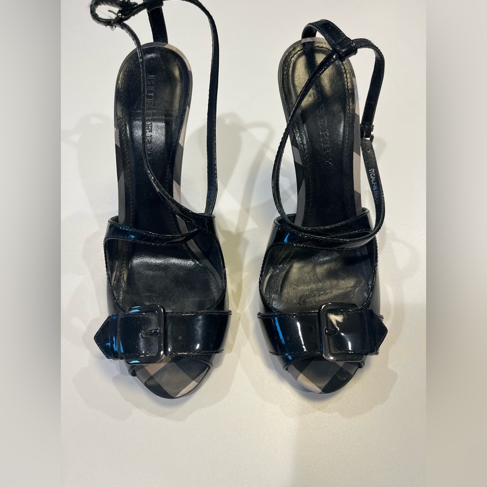 Burberry black patent leather heels